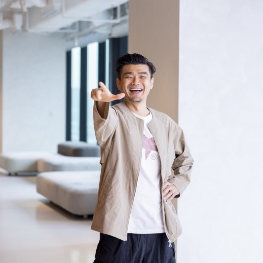 豊かなコミュニケーションを広げ、世界を幸せな驚きで包む。 木村 弘毅
